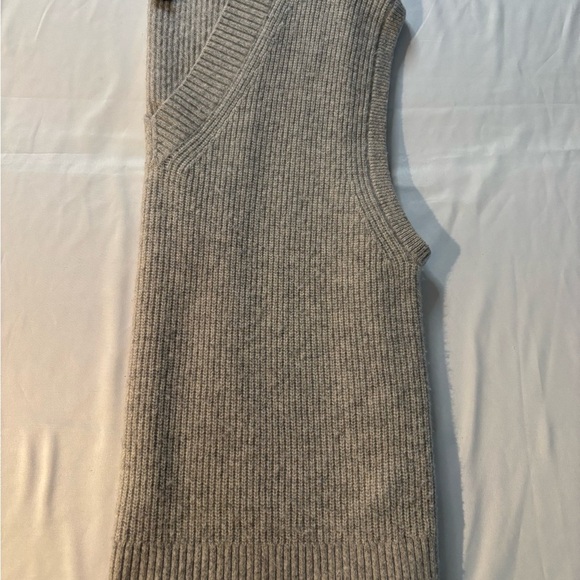 Banana Republic Gray Knit Vest - Picture 6 of 6